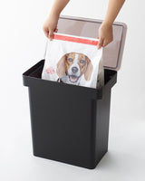Bagging Pet Food Container