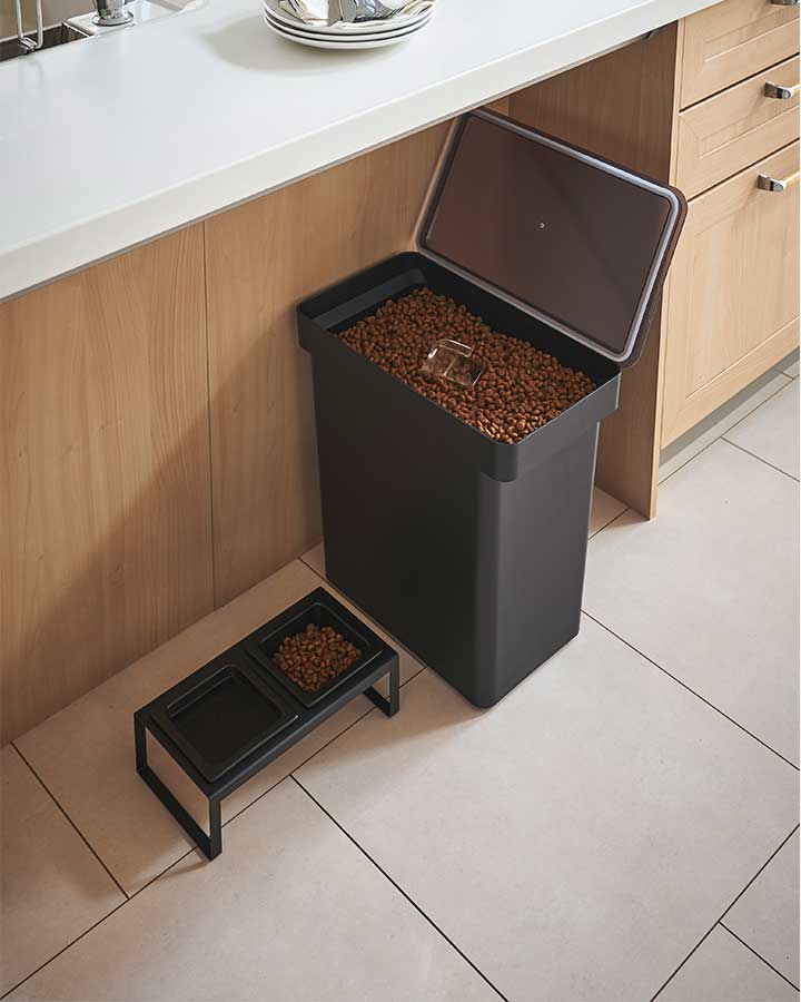 Pet food container with bowls