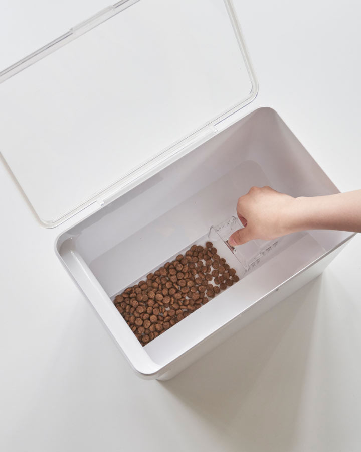 Easy use of Yamazaki Pet Food Container